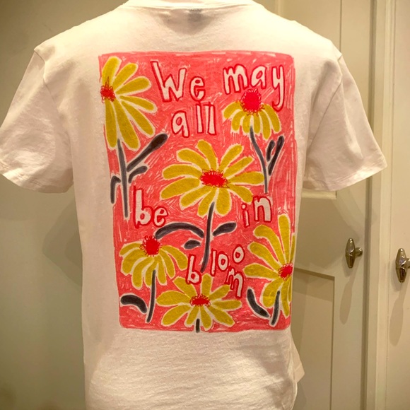 H&M Tops - 3/$15 🌷H&M 🩷NWT FLOWERS SHORT SLEEVE TEE!